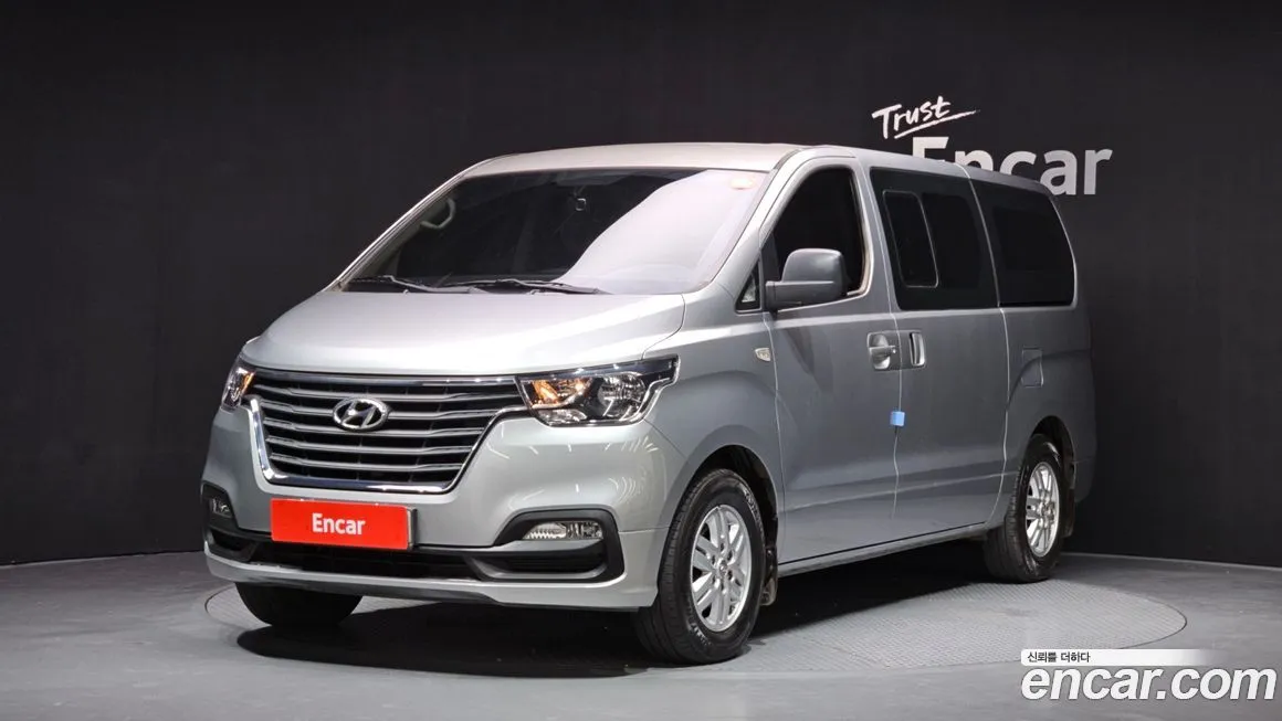 Hyundai Starex — фото 1