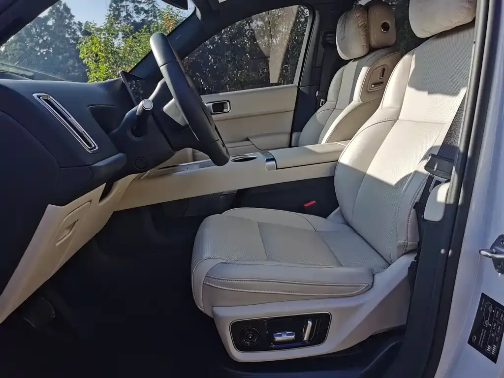 Li Auto L7 — фото 7