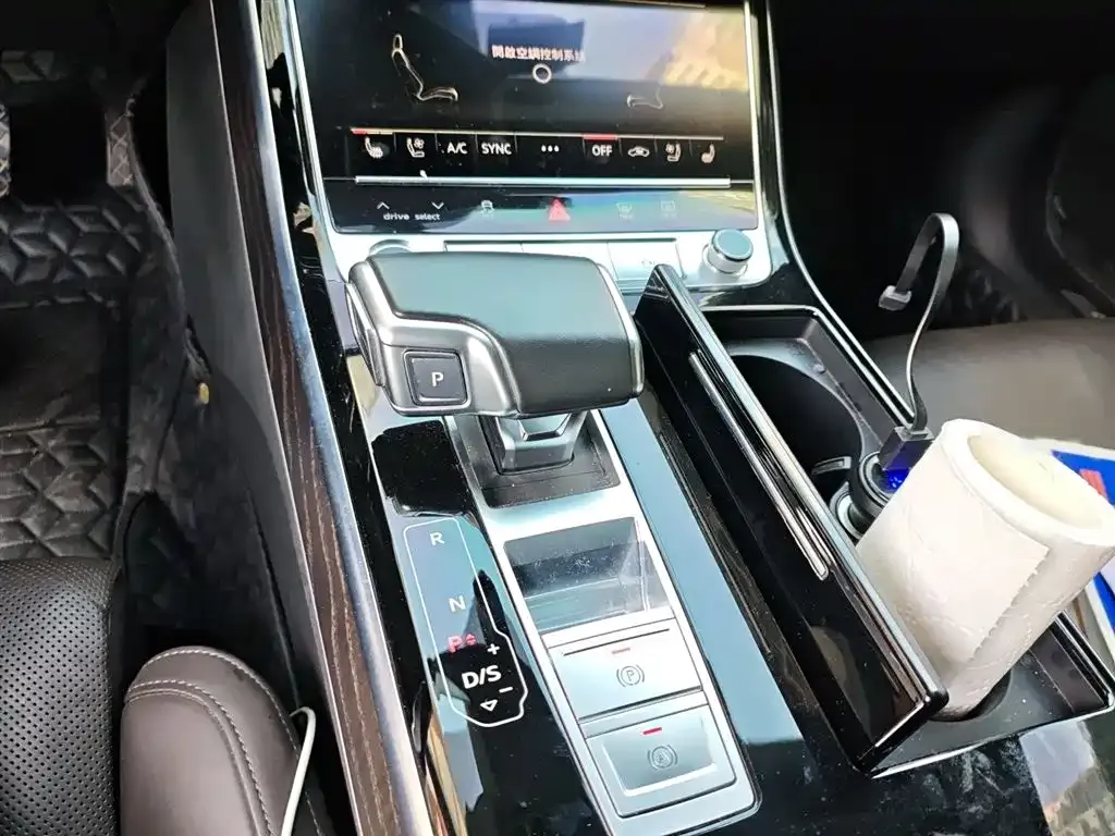 Audi A8 2022 из CN, фото 7