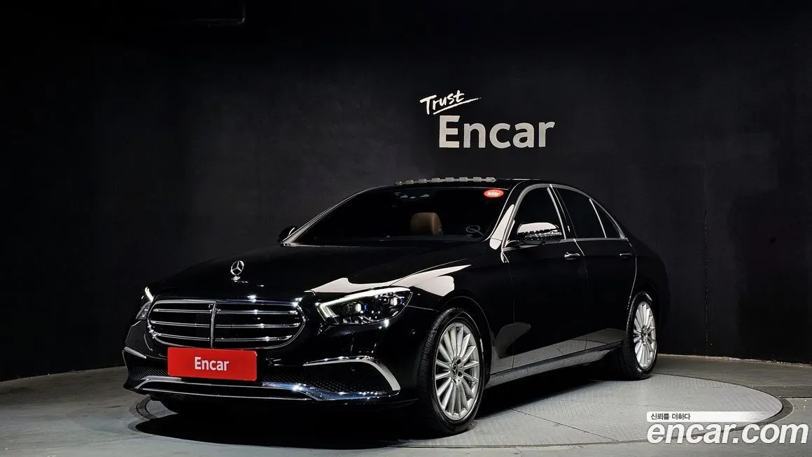 Mercedes-Benz E-Class — фото 1