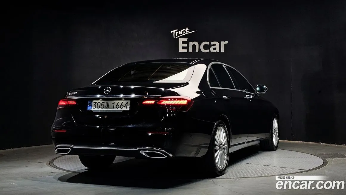 Mercedes-Benz E-Class — фото 2
