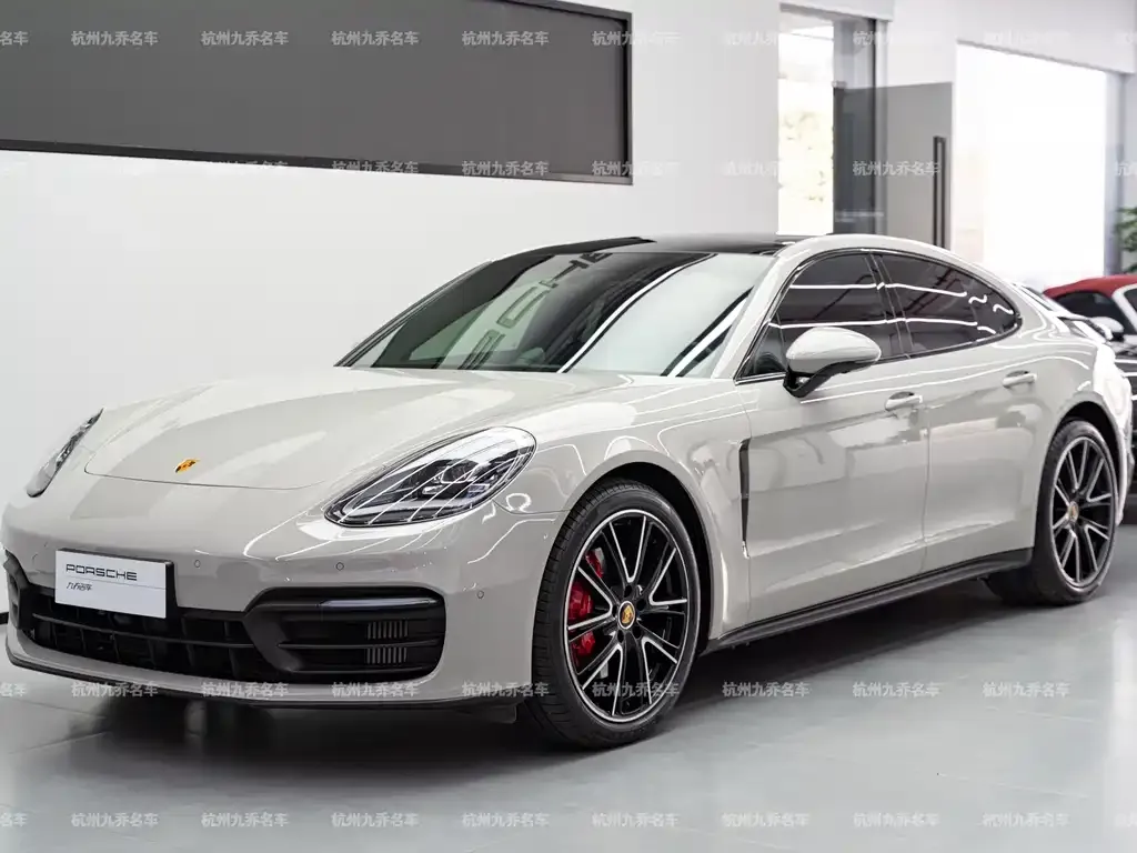 Porsche Panamera — фото 1
