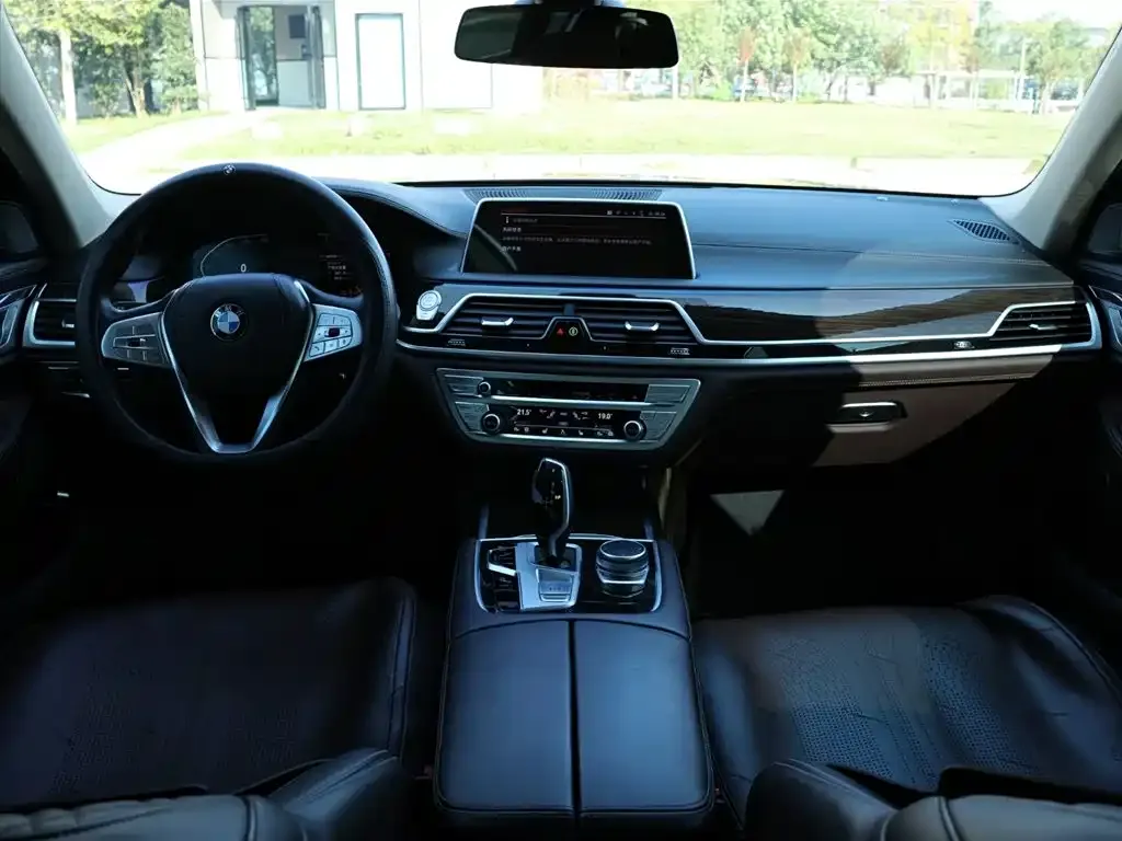 BMW 7 Series — фото 2