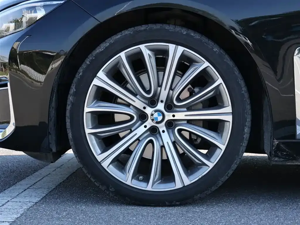 BMW 7 Series — фото 9