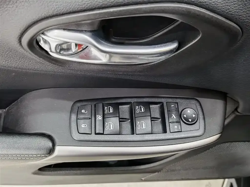 Jeep Cherokee 2022 из CN, фото 9