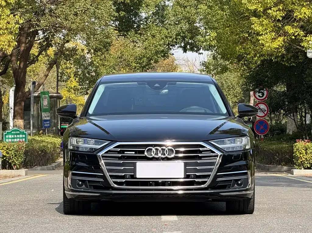 Audi A8 2022 из CN, фото 2