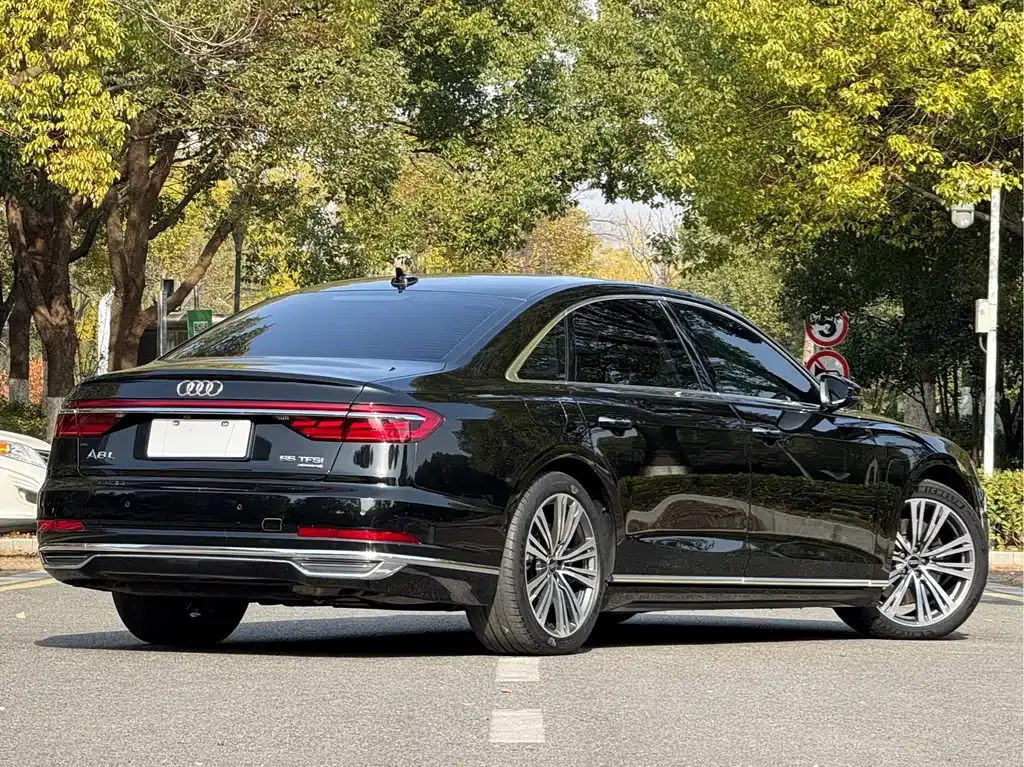 Audi A8 2022 из CN, фото 3