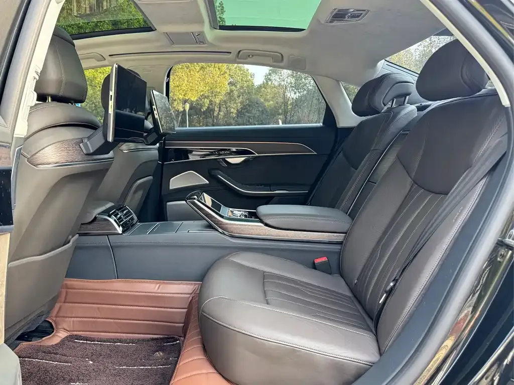 Audi A8 2022 из CN, фото 6