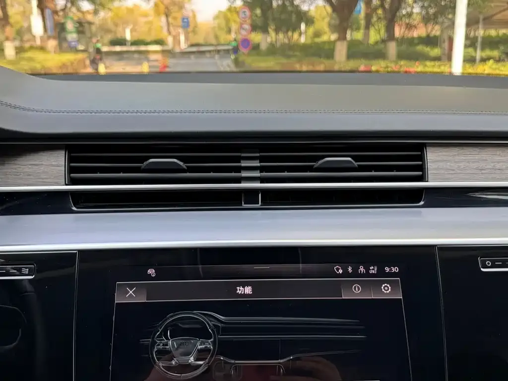 Audi A8 2022 из CN, фото 9