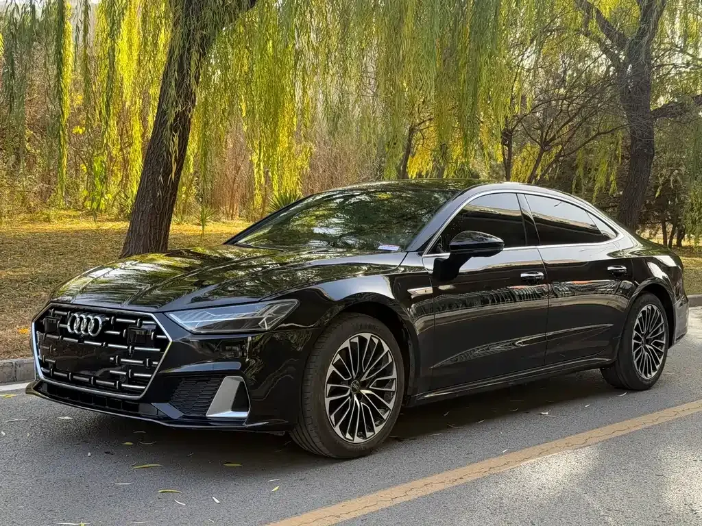 Audi A7L — фото 1