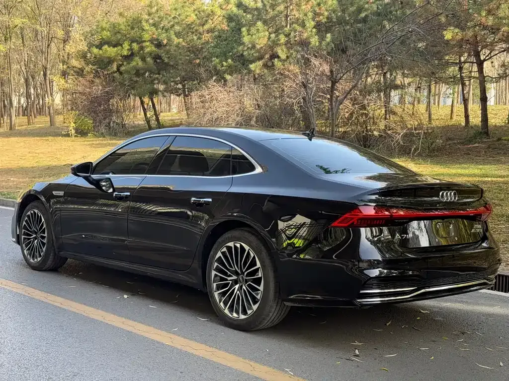 Audi A7L — фото 5