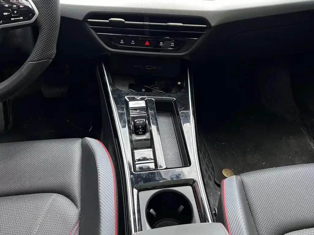 Volkswagen Lamando 2024 из CN, фото 8