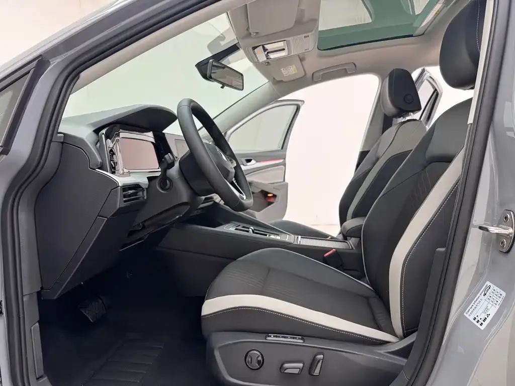 Volkswagen Golf 2022 из CN, фото 7