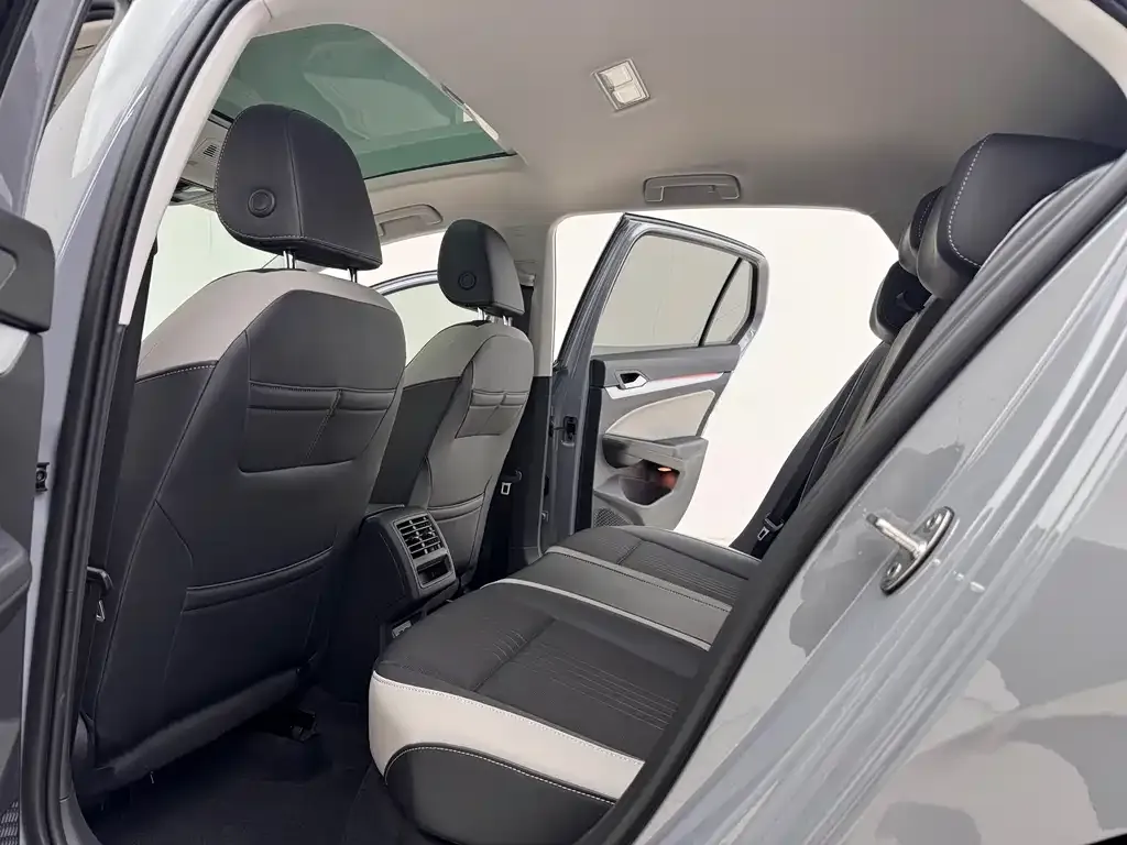 Volkswagen Golf 2022 из CN, фото 9