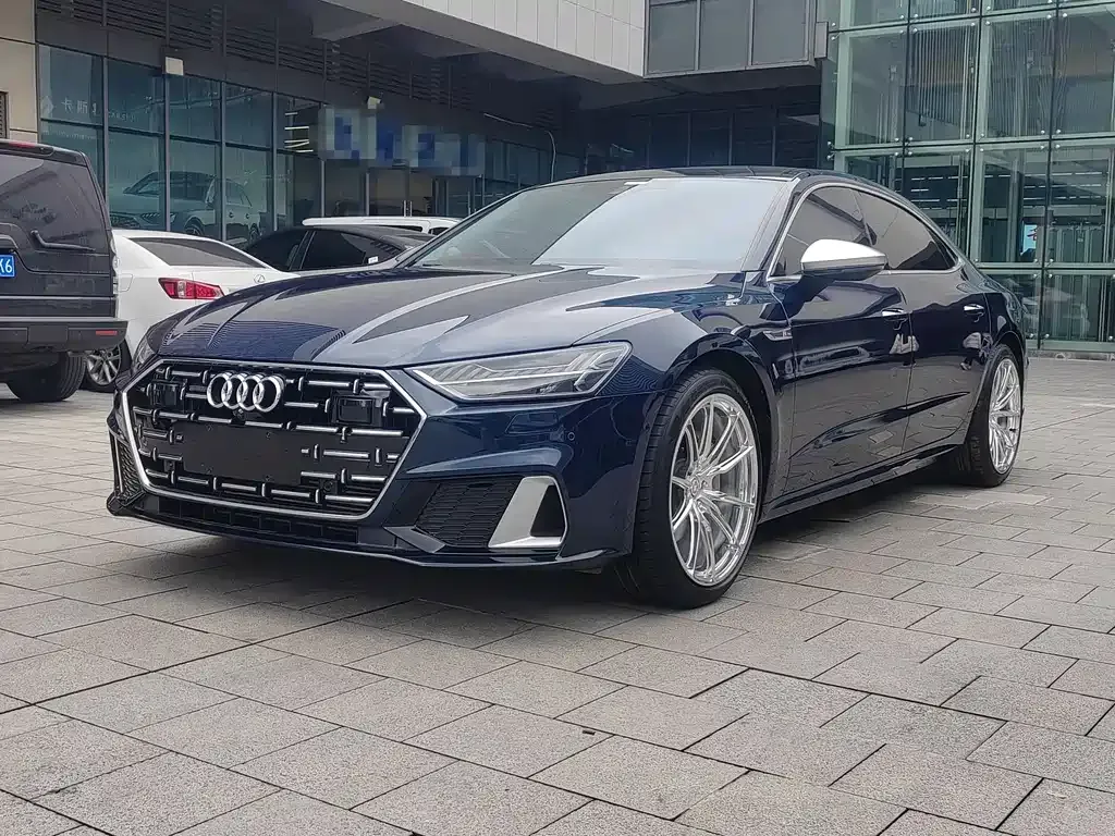 Audi A7L — фото 1