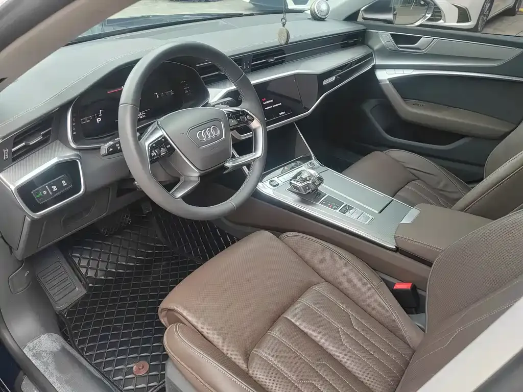 Audi A7L — фото 5