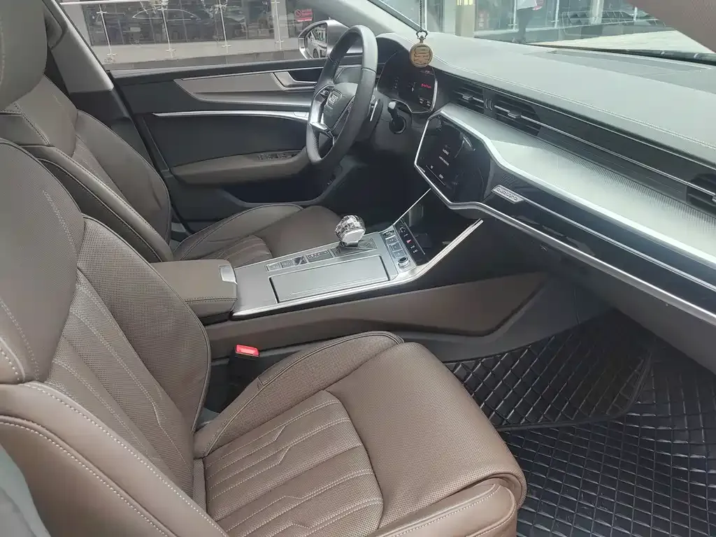 Audi A7L — фото 6