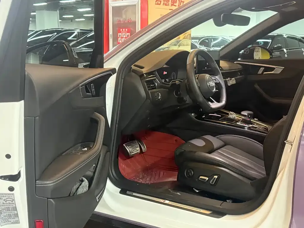 Audi A4L 2024 из CN, фото 6