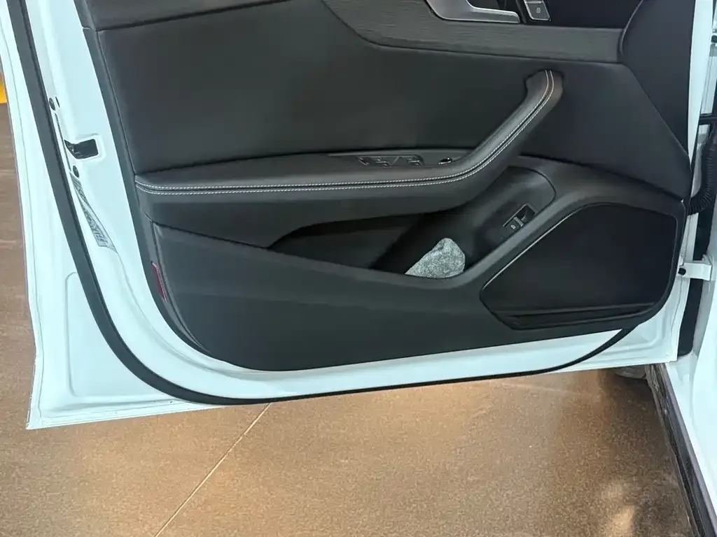 Audi A4L 2024 из CN, фото 7