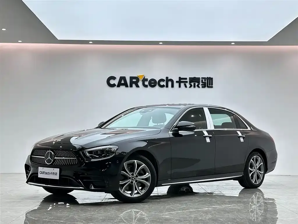 Mercedes-Benz E-Class — фото 1