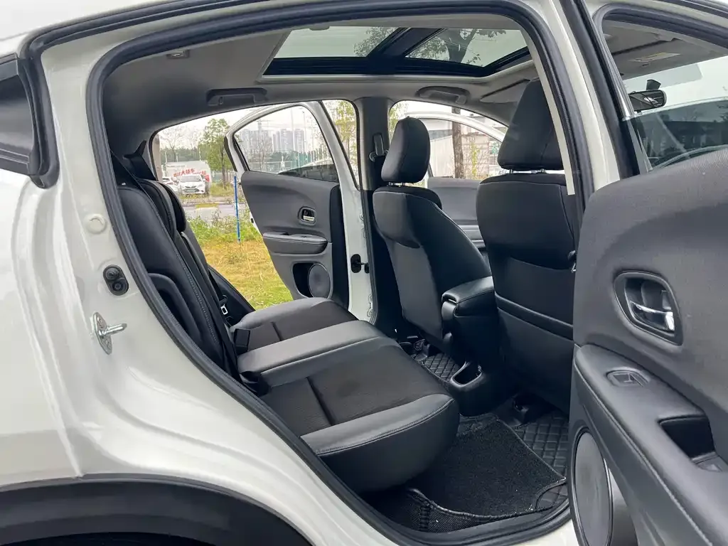 Honda Vezel 2022 из CN, фото 10