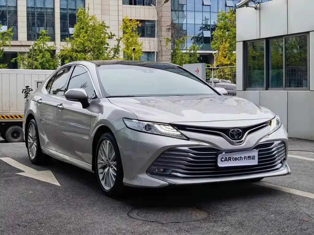 Toyota Camry — фото 3