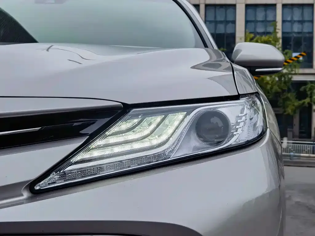 Toyota Camry — фото 8