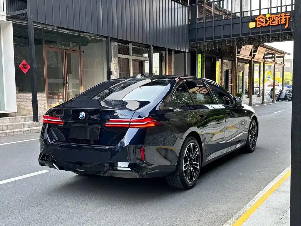 BMW 5 Series 2025 из CN, фото 10