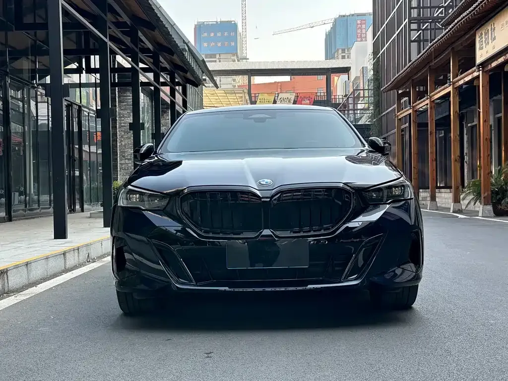 BMW 5 Series 2025 из CN, фото 2