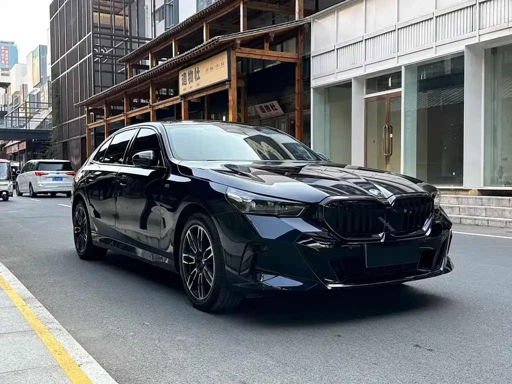 BMW 5 Series 2025 из CN, фото 3