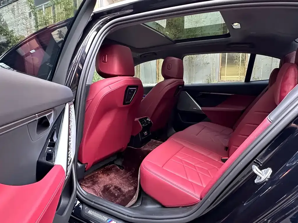 BMW 5 Series 2025 из CN, фото 7