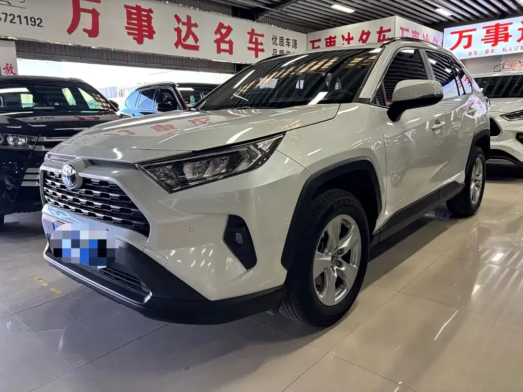 Toyota RAV4 2023 из CN, фото 1