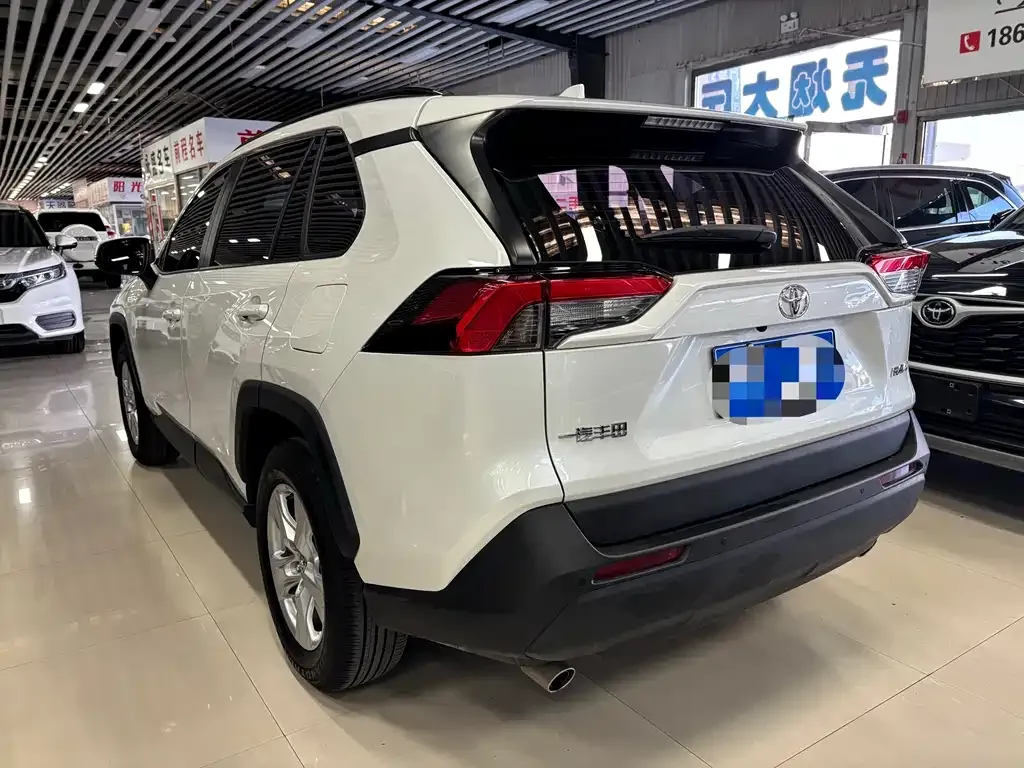 Toyota RAV4 2023 из CN, фото 10