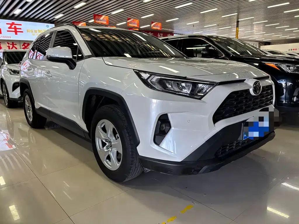 Toyota RAV4 2023 из CN, фото 8