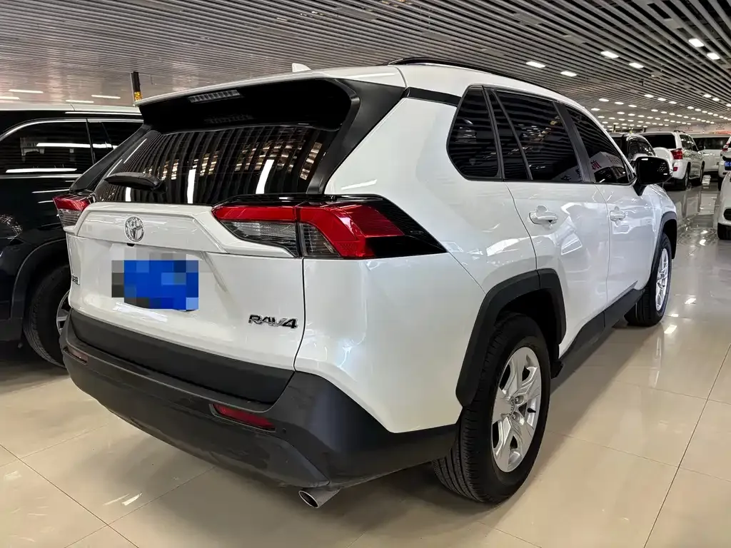 Toyota RAV4 2023 из CN, фото 9