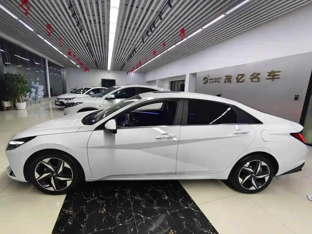 Hyundai Elantra — фото 2