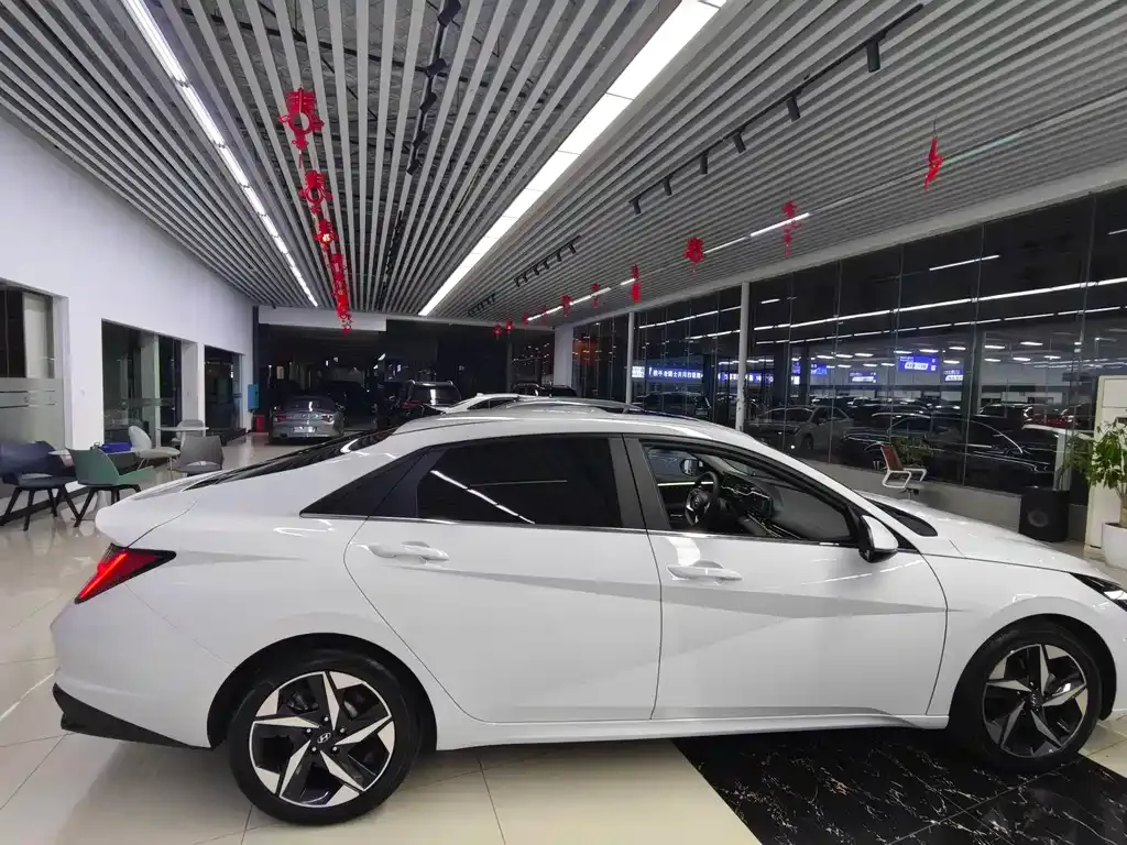 Hyundai Elantra — фото 4