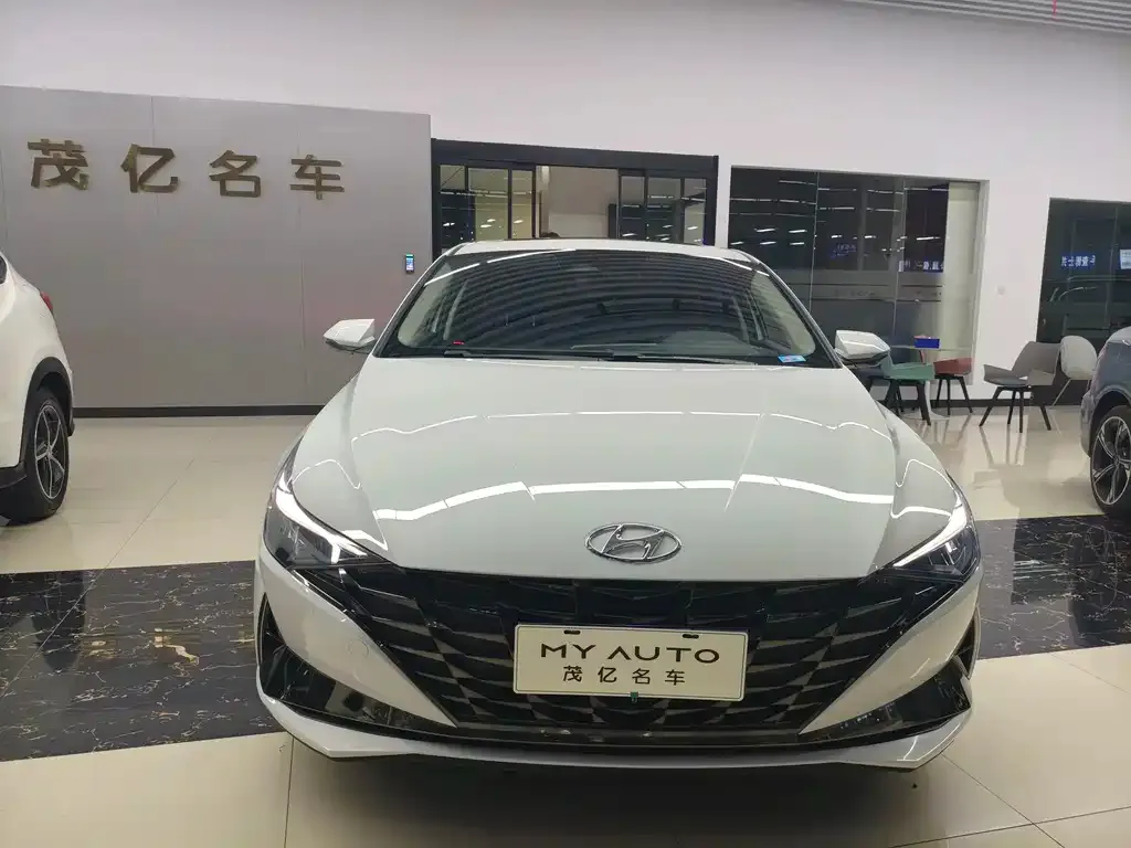 Hyundai Elantra — фото 5