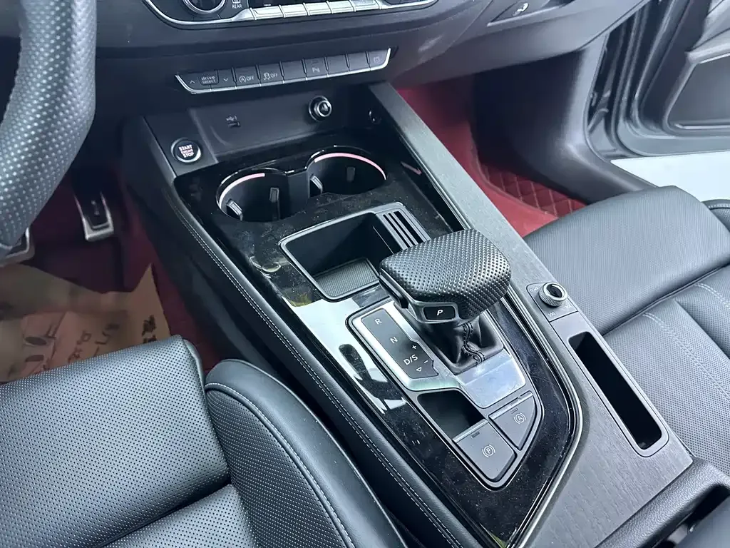 Audi A4L 2024 из CN, фото 10