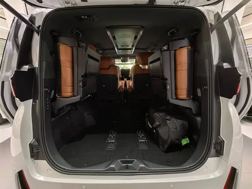 Toyota Vellfire 2024 из CN, фото 10
