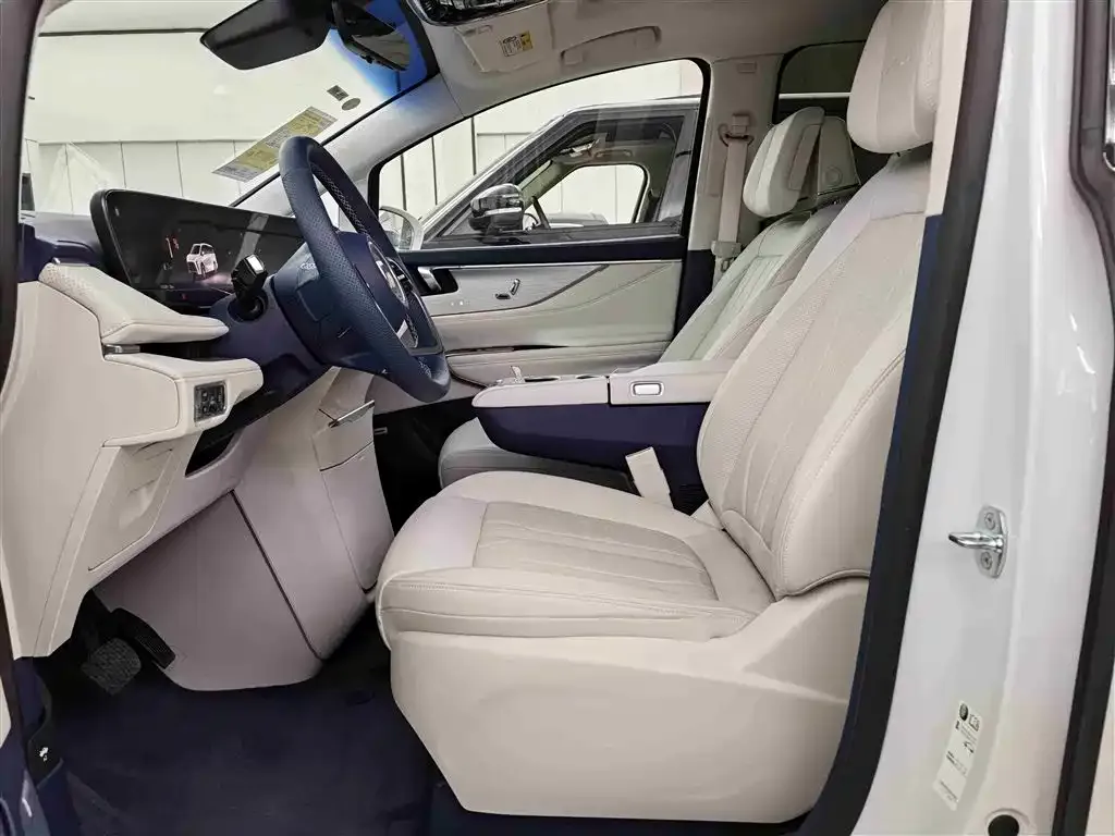 Buick GL8 Hybrid — фото 10
