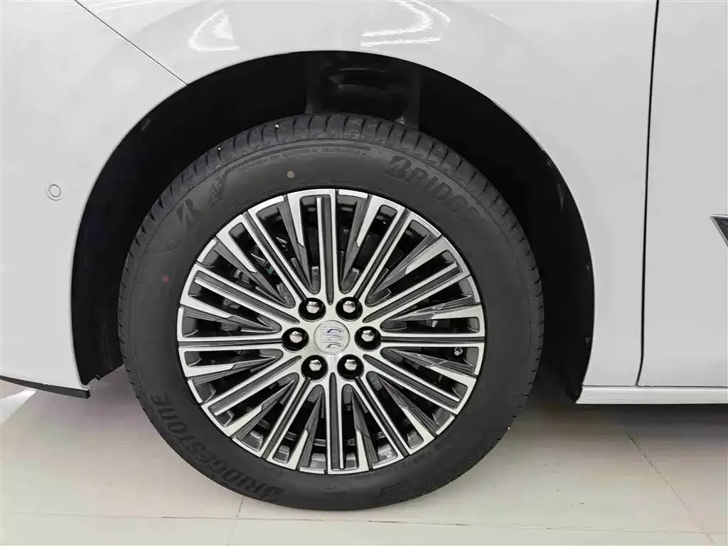 Buick GL8 Hybrid — фото 7