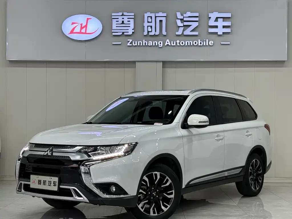 Mitsubishi Outlander 2021 из CN, фото 1