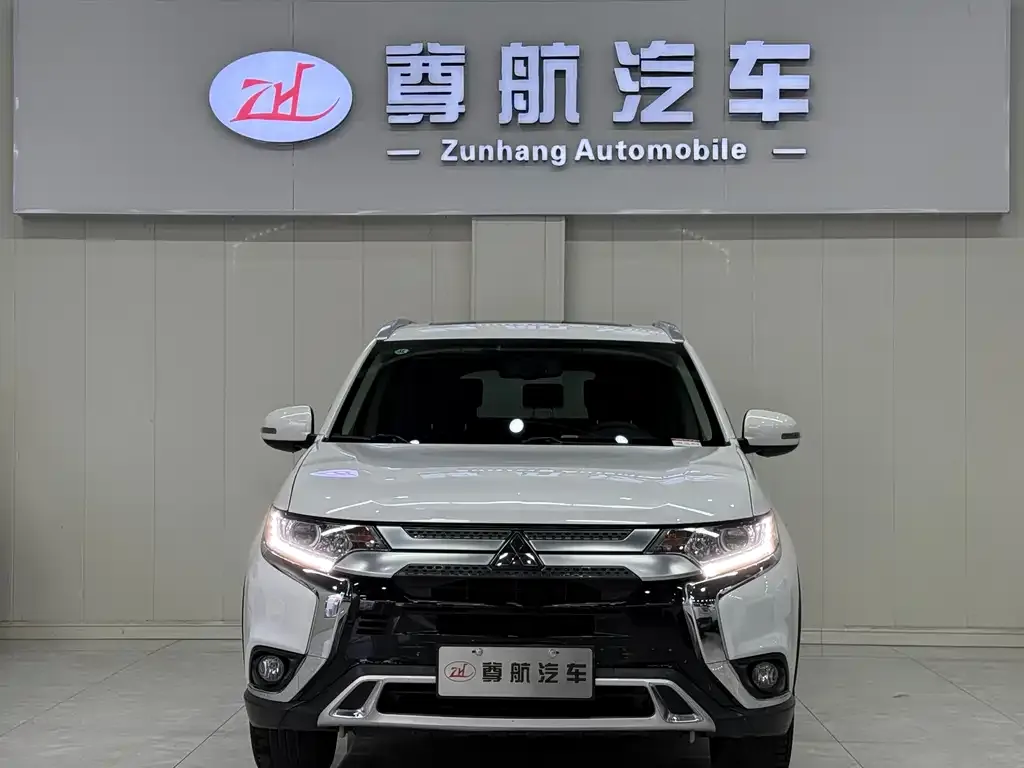 Mitsubishi Outlander 2021 из CN, фото 2