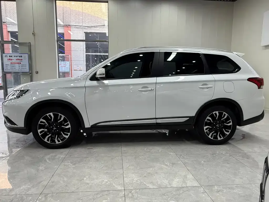 Mitsubishi Outlander 2021 из CN, фото 3