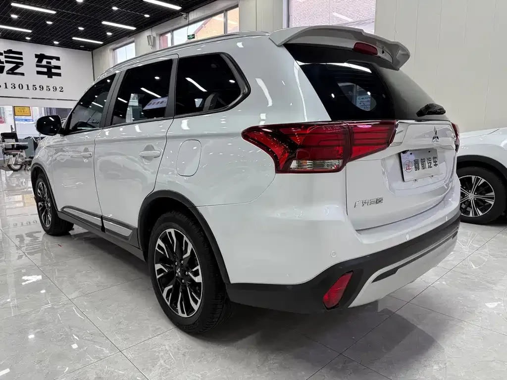 Mitsubishi Outlander 2021 из CN, фото 4