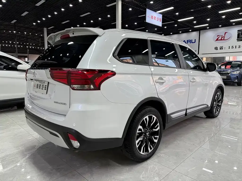 Mitsubishi Outlander 2021 из CN, фото 6