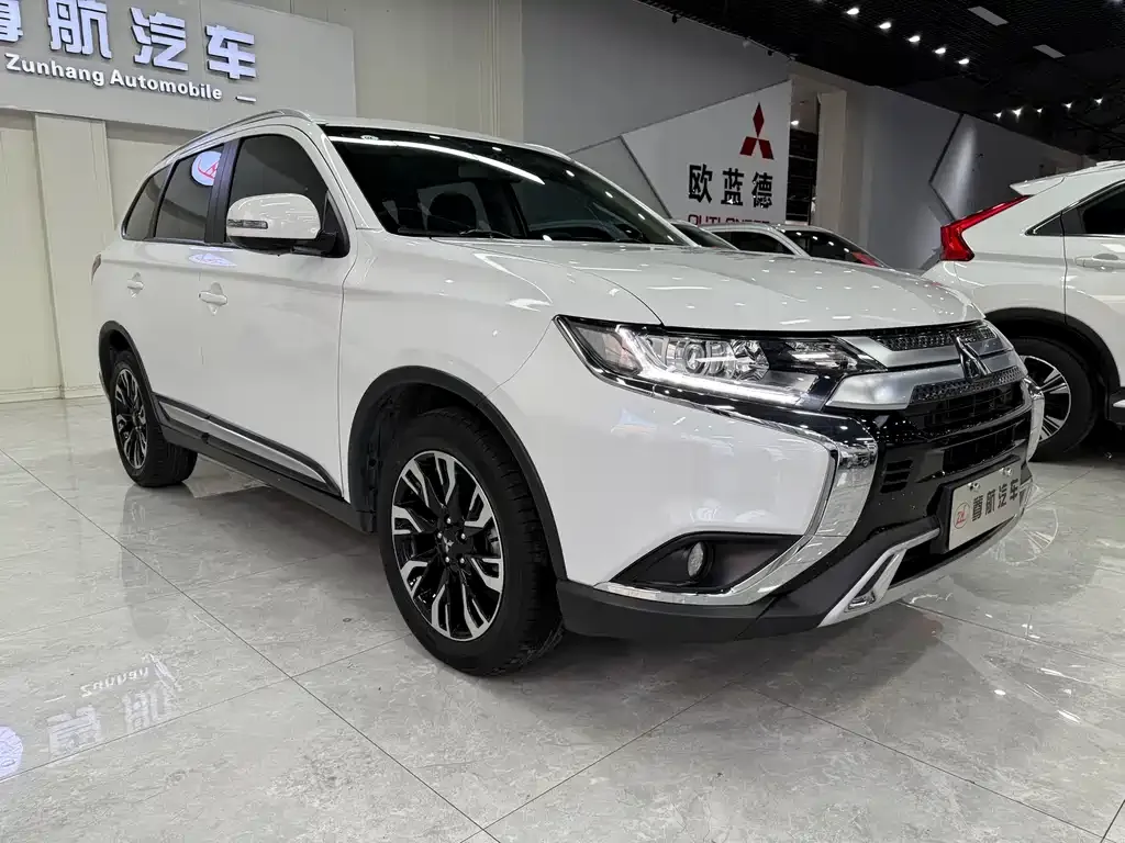 Mitsubishi Outlander 2021 из CN, фото 8