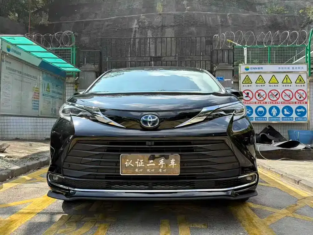 Toyota Sienna 2023 из CN, фото 3