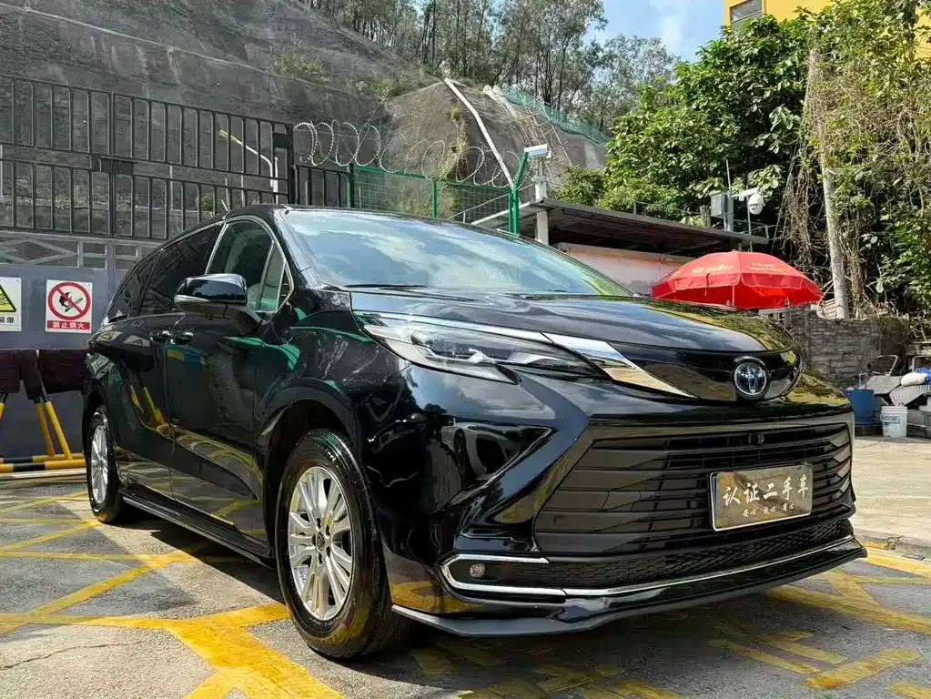Toyota Sienna 2023 из CN, фото 4